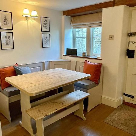 Hebe Cottage - Idyllic And Homely With Attention To Detail Atworth Kültér fotó