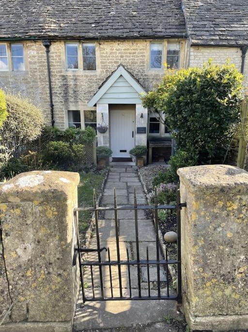 Hebe Cottage - Idyllic And Homely With Attention To Detail Atworth Kültér fotó