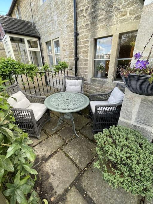 Hebe Cottage - Idyllic And Homely With Attention To Detail Atworth Kültér fotó