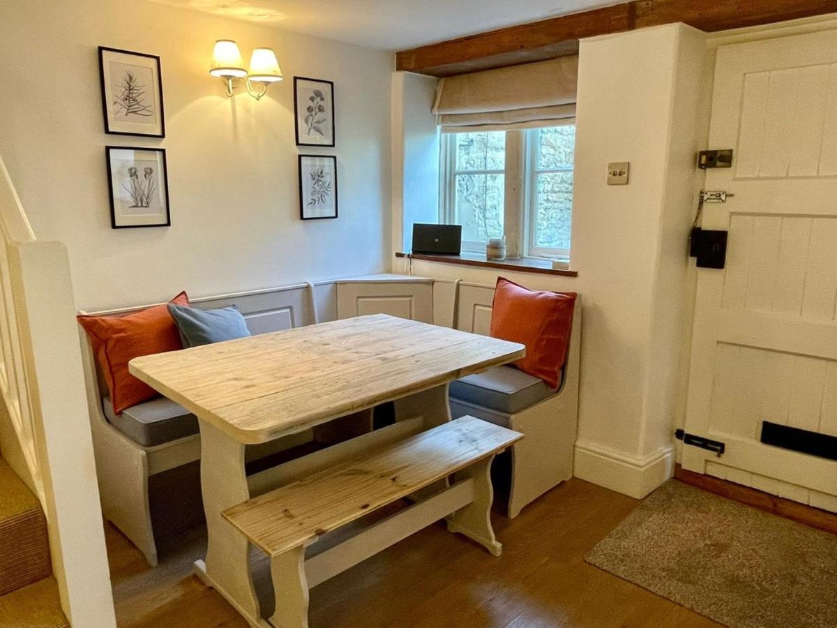 Hebe Cottage - Idyllic And Homely With Attention To Detail Atworth Kültér fotó