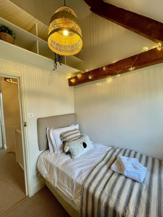 Hebe Cottage - Idyllic And Homely With Attention To Detail Atworth Kültér fotó