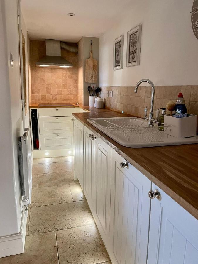 Hebe Cottage - Idyllic And Homely With Attention To Detail Atworth Kültér fotó