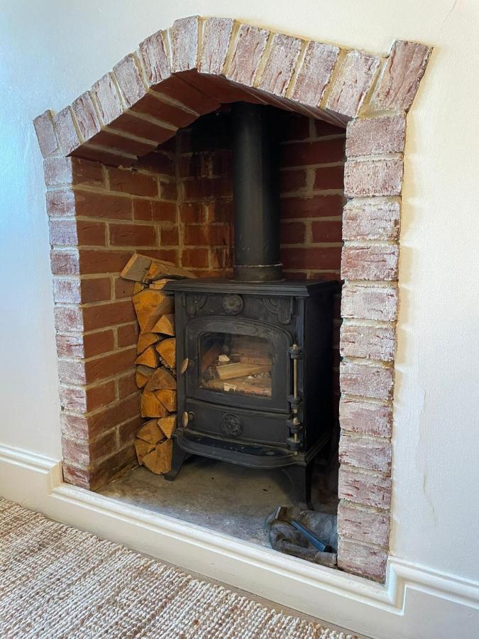 Hebe Cottage - Idyllic And Homely With Attention To Detail Atworth Kültér fotó