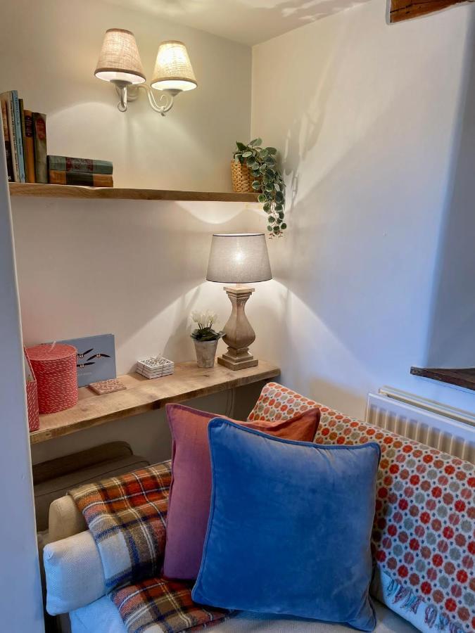 Hebe Cottage - Idyllic And Homely With Attention To Detail Atworth Kültér fotó